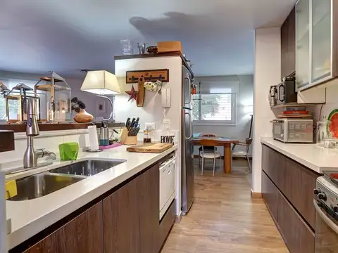 CASA MODERNA 223m2 PISCINA y GARAGE BAZURCO 2800