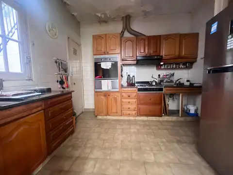 Casa con potencial en Flores