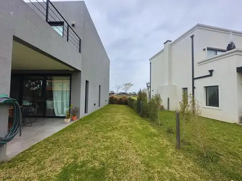 Barrio   Puertos del Lago  - Ceibos Escobar al 200