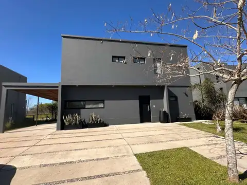 Av de la Bahia 100