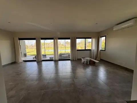 Casa 5 ambientes con 3 baños