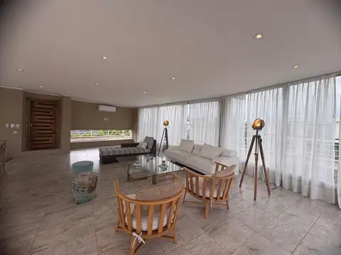 Casa 5 ambientes con 5 baños