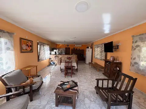 Casa 4 ambientes con 2 baños
