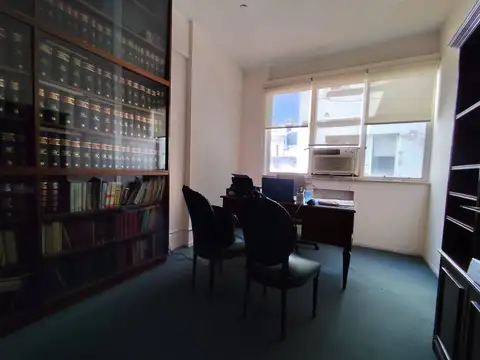 Oficina en venta en Microcentro muy luminosa