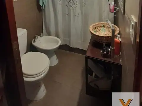 Casa 4 ambientes con 2 baños
