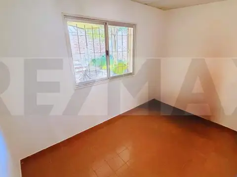 Casa 5 ambientes con 1 baño