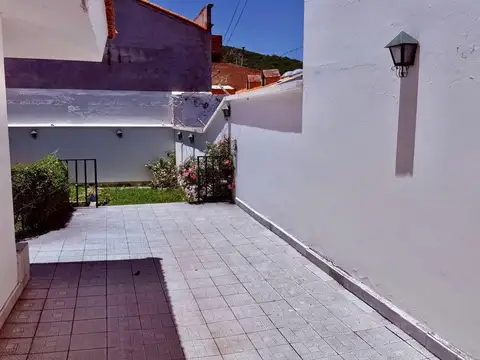 Casa en Alquiler con 1 cochera