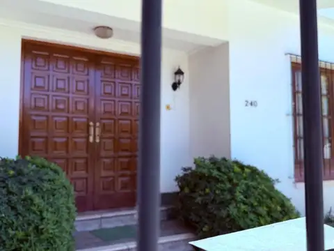Casa en Alquiler de 4 dormitorios