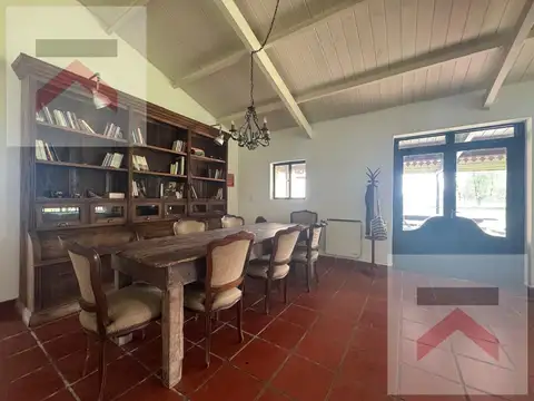 Casa 4 ambientes con 2 baños