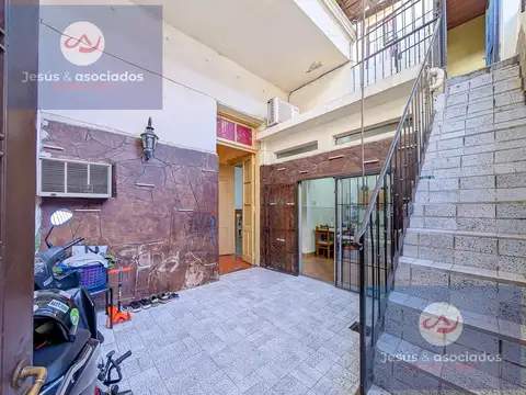 Casa 6 ambientes con 2 baños