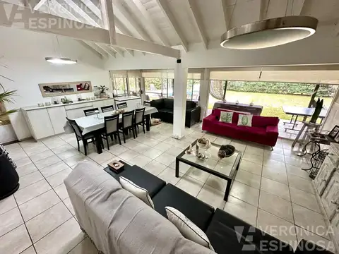 Casa 5 ambientes con 3 baños