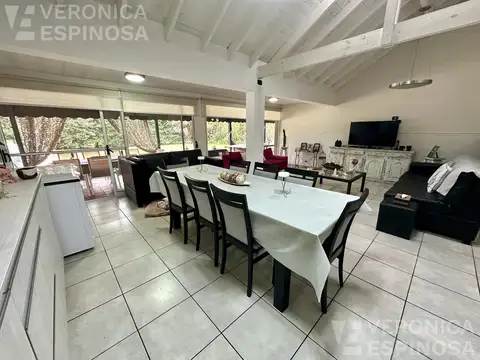 Casa en Venta con 4 cocheras
