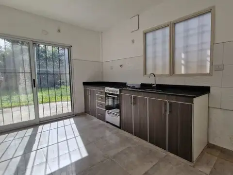 Casa 3 ambientes con 1 baño