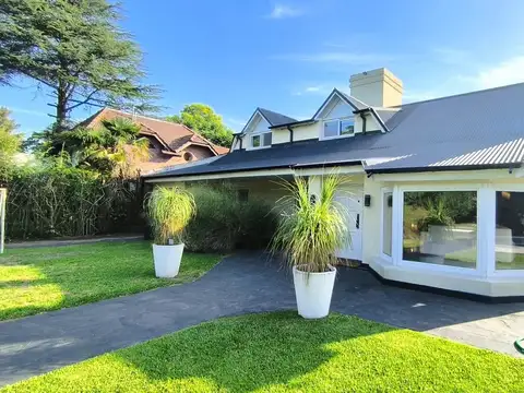 Casa 6 ambientes con 7 baños