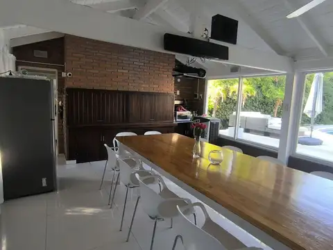 Casa en Venta con 3 cocheras