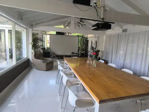 Casa 6 ambientes con 7 baños