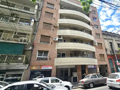 Departamento de 2 ambientes con balcón al frente