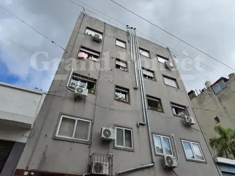 Venta Departamento de 2 Ambientes Amplio