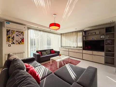 Casa en venta de 4 dormitorios con pileta en Funes Hills Miraflores
