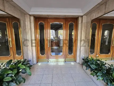 VENTA DEPARTAMENTO EN EDIFICIO DE CATEGORÍA APTO VIVIENDA AL FRENTE PISO LUMINOSO.