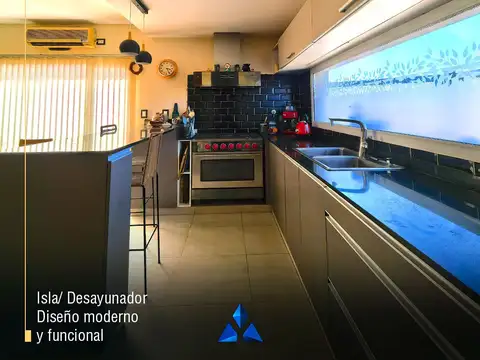 Casa 4 ambientes con 2 baños