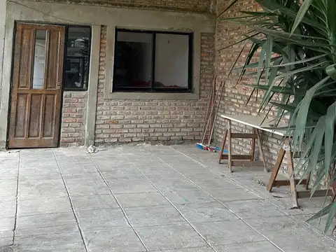 Casa 5 ambientes con 1 baño