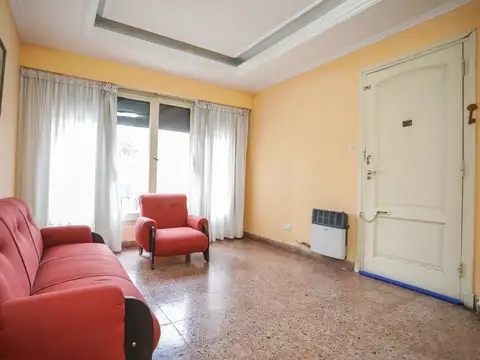 VENTA CASA BANFIELD 4 DORMITORIOS CON JARDIN COCH