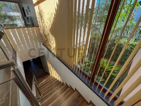 Casa 6 ambientes con 4 baños