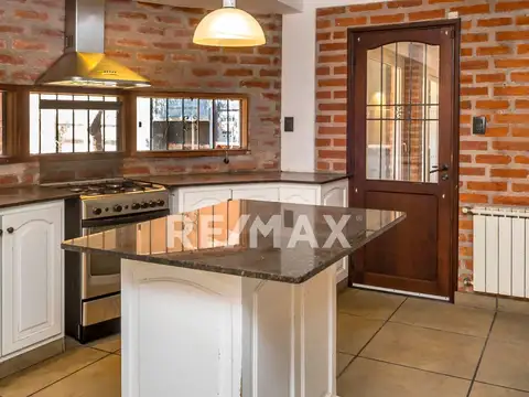 Casa 6 ambientes con 3 baños