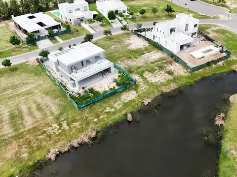 Lote/Venta Naudir a la laguna