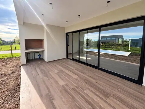 Casa en Venta en Pilar del Este - Santa Lucia, USD 179.000
