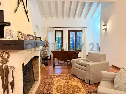 Eduardo Costa 1500, Piso 0