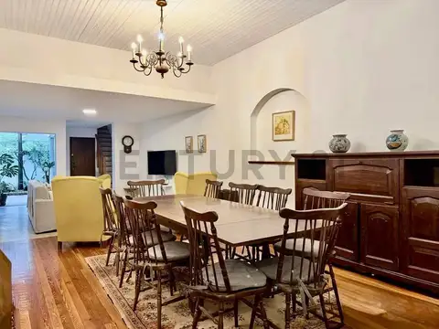 Casa 5 ambientes con 3 baños