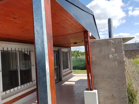 Casa en Alquiler con 2 cocheras