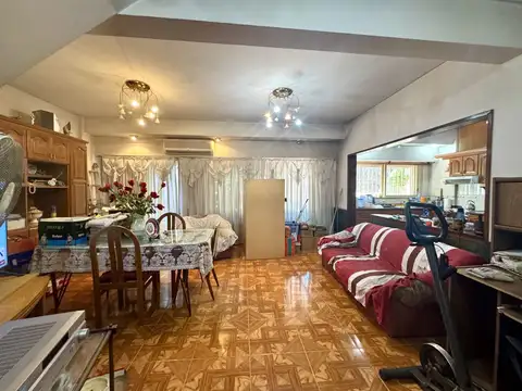 Depto Tipo Casa en Venta 40 años