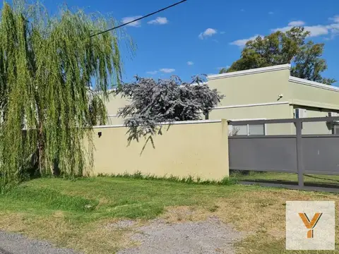 Casa en venta - 3 Dormitorios 3 Baños - Cochera - 1.600Mts2 - Chivilcoy