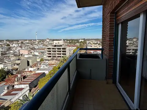 Departamento 8 ambientes con 3 baños