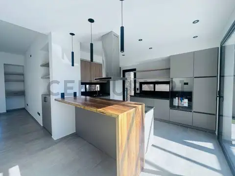 Casa en Venta en Mayor Drummond, USD 285.000