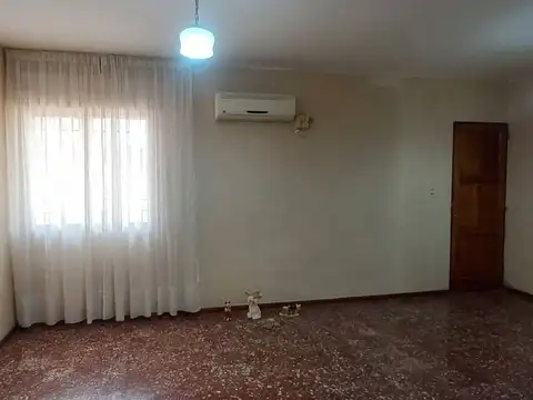 Casa 6 ambientes con 1 baño