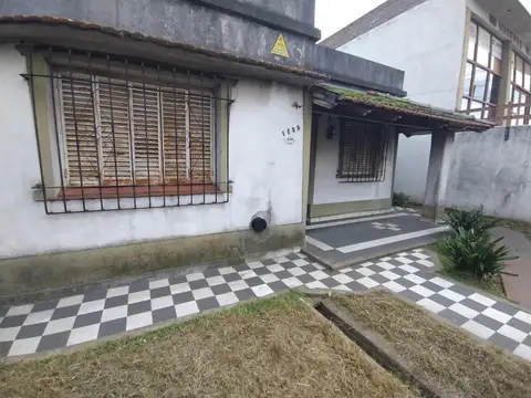 Casa 3 ambientes con 1 baño