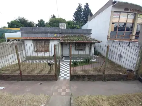 Casa 3 amb con amplio jardín y gran potencial CLAYPOLE