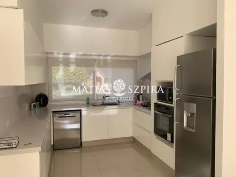 Casa 6 ambientes con 5 baños