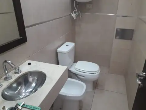 Local en Venta Via Púb.