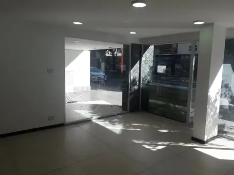 Local en Venta Via Púb.