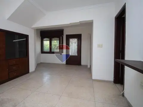 Casa 8 ambientes con 3 baños