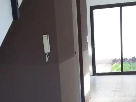 Dúplex en venta - 2 Dormitorios 2 Baños - Cochera - 55Mts2 - Moreno