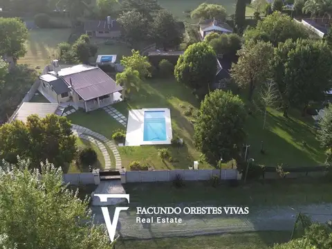 Casa en Venta con 3 cocheras