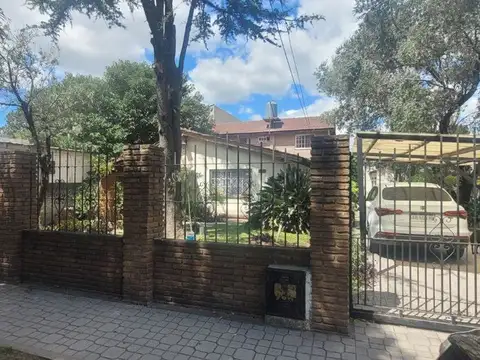 CASA 5 AMB. + Depto. 3 Amb. FONDO LOTE 718 METROS