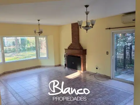 Casa en Alquiler con 1 cochera