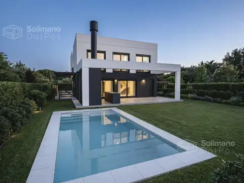 CASA DE 6 AMBIENTES EN VENTA EN EL BARRIO LOS CASTAÑOS NORDELTA